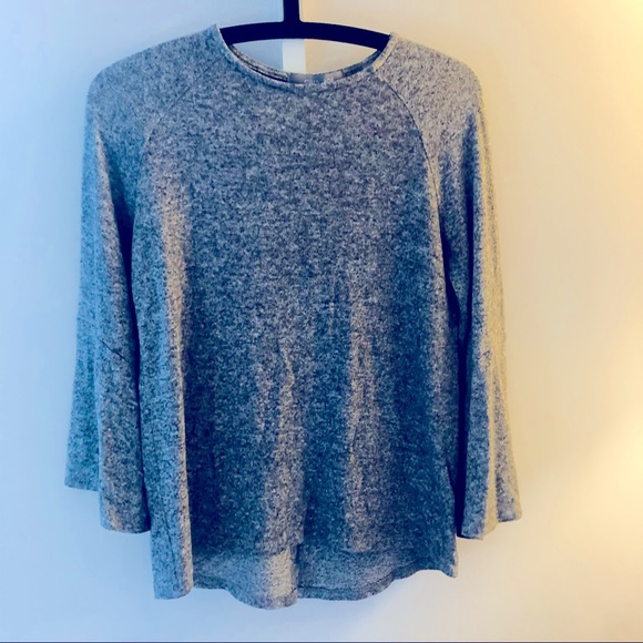Gray sweater. - Picture 1 of 2